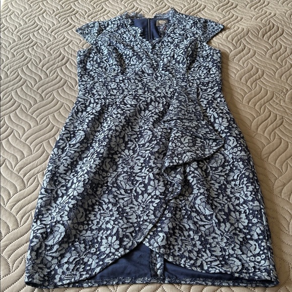 EUC - 💙 Vince Camuto Navy Lace Detail Dress - Picture 4 of 10
